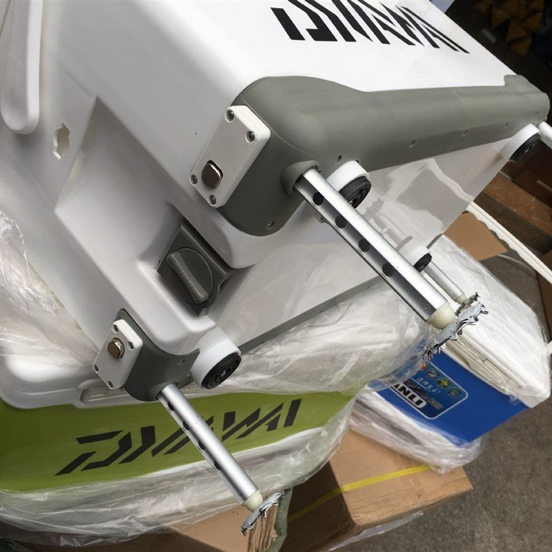 A new four-foot-to-multipurpose fishing tank, super-hard fishing tank, fishing gear